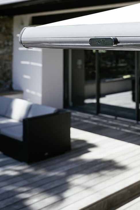 オーニングを電動化し、アウトドアリビングを満喫！